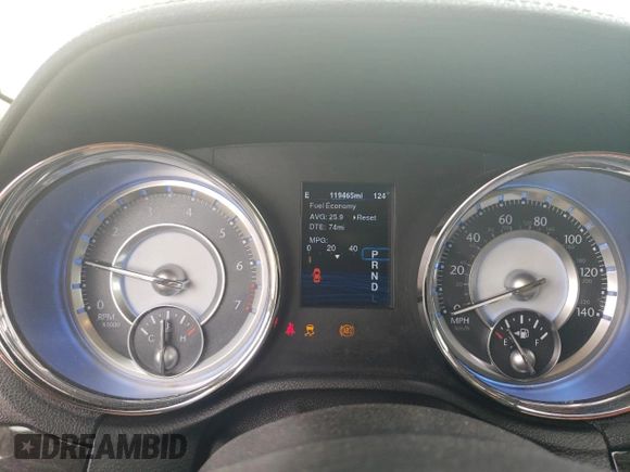 2014 Chrysler 300 z VIN 2C3CCAAG4EH186221, wystawiony jako Copart lot #54494295 z przebiegiem 119 465 mil mil oraz Szkody całkowita. Historia ofert i sprzedaży dostępna na DreamBid. Obrazek 9.
