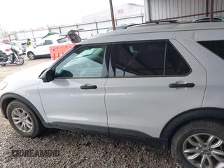 2021 Ford Explorer with VIN 1FMSK7BH4MGB28491, listed as a IAAI auction lot 41824516 with 17,999 mi miles. Bid and sale history available at carsss.com. Image 15.