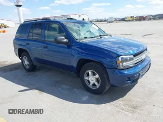 2006 Chevrolet TrailBlazer LS with VIN 1GNDT13S262208042, listed as a IAAI auction lot 42014284 with 113,734 mi miles. Bid and sale history available at carsss.com. Image 1.