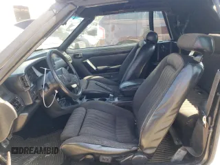 1988 Ford Mustang z VIN 1FABP44E6JF232186, wystawiony jako Copart lot #70489364 z przebiegiem 264 591 mil mil oraz Szkoda całkowita • Salvage title. Historia ofert i sprzedaży dostępna na DreamBid. Obrazek 7.