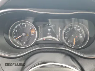 2019 Jeep Cherokee Latitude Plus with VIN 1C4PJMLB2KD260704, listed as a Copart auction lot 60077625 with 82,105 mi miles and Salvage title. Bid and sale history available at DreamBid. Image 9.