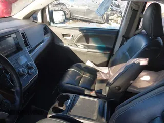 2017 Toyota Sienna SE with VIN 5TDXZ3DC0HS820274, listed as a IAAI auction lot 41272478 with 153,298 mi miles and . Bid and sale history available at DreamBid. Image 5.