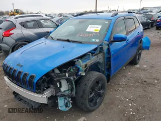 2018 Jeep Cherokee Latitude Tech Connect z VIN 1C4PJLCB0JD595520, wystawiony jako IAAI lot #42020413 z przebiegiem 79 910 mil mil oraz . Historia ofert i sprzedaży dostępna na DreamBid. Obrazek 18.