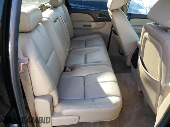 2008 GMC Sierra Denali z VIN 2GTEK638181293220, wystawiony jako Copart lot #85808684 z przebiegiem 114 072 mil mil oraz Czysty tytuł • Clean title. Historia ofert i sprzedaży dostępna na DreamBid. Obrazek 11.