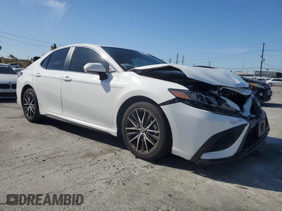 2022 Toyota Camry SE with VIN 4T1G11AK1NU656303, listed as a Copart auction lot 52543515 with 51,239 mi miles and Salvage Title. Bid and sale history available at DreamBid. Image 4.