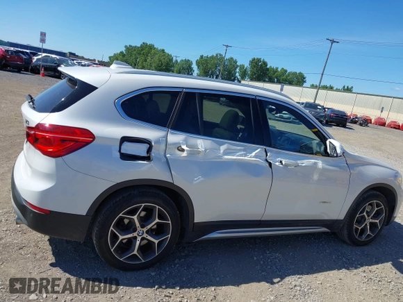 2017 BMW X1 xDrive28i z VIN WBXHT3C32H5F83287, wystawiony jako IAAI lot #42791160 z przebiegiem 69 006 mil mil oraz . Historia ofert i sprzedaży dostępna na DreamBid. Obrazek 6.