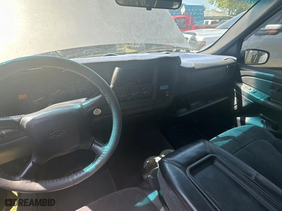 2001 Chevrolet Silverado 1500 LS with VIN 2GCEC19V711193447, listed as a Copart auction lot 49501445 with 221,700 mi miles and Salvage Title. Bid and sale history available at carsss.com. Image 9.