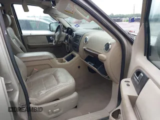 2005 Ford Expedition z VIN 1FMPU195X5LA70128, wystawiony jako IAAI lot #42443618 z przebiegiem Nie podano mil oraz . Historia ofert i sprzedaży dostępna na DreamBid. Obrazek 5.