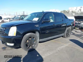 2008 Cadillac Escalade EXT z VIN 3GYFK62808G147107, wystawiony jako IAAI lot #41397796 z przebiegiem Nie podano mil oraz . Historia ofert i sprzedaży dostępna na DreamBid. Obrazek 17.