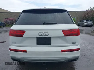 2017 Audi Q7 Premium Plus with VIN WA1LAAF78HD033170, listed as a IAAI auction lot 42212382 with 101,904 mi miles. Bid and sale history available at carsss.com. Image 16.