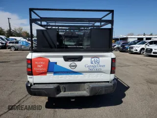 2024 Nissan Frontier S z VIN 1N6ED1CLXRN655690, wystawiony jako Copart lot #89017835 z przebiegiem 2 061 mil mil oraz Szkoda całkowita • Salvage title. Historia ofert i sprzedaży dostępna na DreamBid. Obrazek 6.