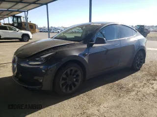 2024 Tesla Model Y Long Range z VIN 7SAYGDEE4RF127409, wystawiony jako Copart lot #84274794 z przebiegiem 14 246 mil mil oraz Szkoda całkowita • Salvage title. Historia ofert i sprzedaży dostępna na DreamBid. Obrazek 1.