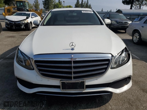2017 Mercedes-Benz E 300 Luxury с VIN WDDZF4JBXHA069223, выставлен на аукционе Copart как лот 61022115 с пробегом 160 588 миль миль и Чистый • Clean title. История ставок и продаж доступна на DreamBid. Изображение 5.