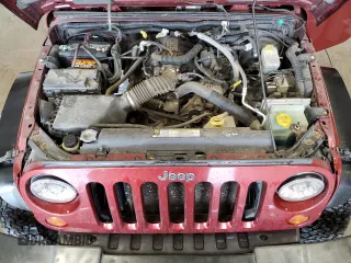 2008 Jeep Wrangler Unlimited Sahara z VIN 1J4GA59198L570409, wystawiony jako Copart lot #58853295 z przebiegiem 84 502 mil mil oraz Nie do naprawy • Non repairable. Historia ofert i sprzedaży dostępna na DreamBid. Obrazek 12.