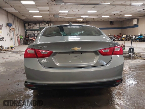 2018 Chevrolet Malibu LT z VIN 1G1ZD5ST0JF185111, wystawiony jako IAAI lot #41910563 z przebiegiem 84 784 mil mil oraz . Historia ofert i sprzedaży dostępna na DreamBid. Obrazek 16.