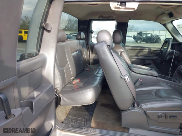 2005 Chevrolet Silverado 1500 LT with VIN 2GCEC19T751261914, listed as a IAAI auction lot 41715626 with 210,003 mi miles. Bid and sale history available at carsss.com. Image 8.