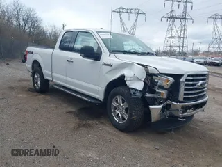 2015 Ford F-150 XLT with VIN 1FTFX1EFXFFC18381, listed as a IAAI auction lot 41886719 with 162,644 mi miles. Bid and sale history available at carsss.com. Image 1.