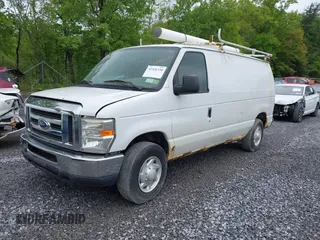 2008 Ford Econoline Cargo Commercial z VIN 1FTNE24W08DB01917, wystawiony jako IAAI lot #42326330 z przebiegiem 140 956 mil mil oraz . Historia ofert i sprzedaży dostępna na DreamBid. Obrazek 2.