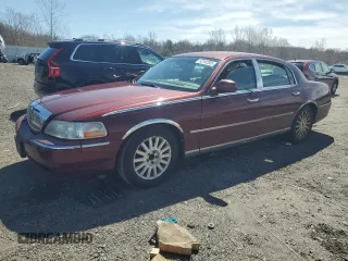 2004 Lincoln Town Car Signature z VIN 1LNHM81W44Y640434, wystawiony jako Copart lot #53192005 z przebiegiem 224 642 mil mil oraz Nie do naprawy • Non repairable. Historia ofert i sprzedaży dostępna na DreamBid. Obrazek 1.