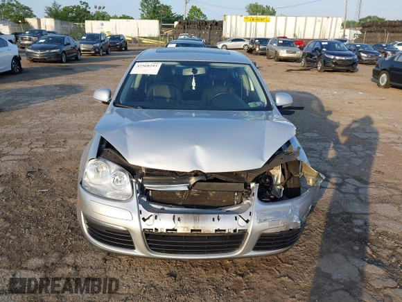 2010 Volkswagen Jetta Limited Edition с VIN 3VWRX7AJ8AM051566, выставлен на аукционе IAAI как лот 42568293 с пробегом 143 017 миль миль и . История ставок и продаж доступна на DreamBid. Изображение 13.