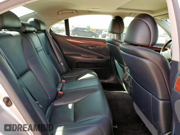 2011 Lexus LS 460 z VIN JTHBL5EF2B5102883, wystawiony jako Copart lot #49342705 z przebiegiem 94 082 mil mil oraz Czysty tytuł • Clean title. Historia ofert i sprzedaży dostępna na DreamBid. Obrazek 10.