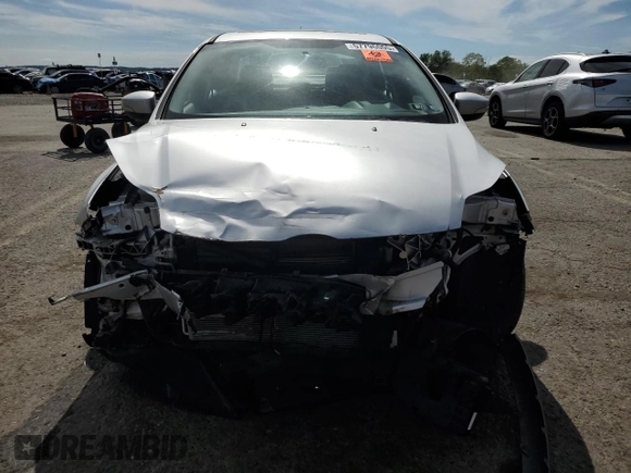 2013 Ford Focus SE z VIN 1FADP3F24DL193495, wystawiony jako Copart lot #57796005 z przebiegiem 178 621 mil mil oraz Tytuł czysty. Historia ofert i sprzedaży dostępna na DreamBid. Obrazek 5.