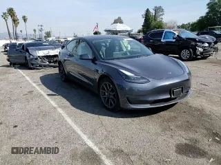 2022 Tesla Model 3 z VIN 5YJ3E1EA2NF318667, wystawiony jako Copart lot #49469145 z przebiegiem 48 242 mil mil oraz Szkoda całkowita • Salvage title. Historia ofert i sprzedaży dostępna na DreamBid. Obrazek 10.