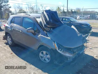 2021 Chevrolet Trax LT with VIN KL7CJPSB4MB339238, listed as a IAAI auction lot 40836414 with 32,920 mi miles. Bid and sale history available at carsss.com. Image 1.