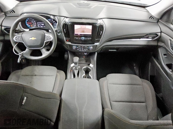 2021 Chevrolet Traverse LS z VIN 1GNERFKW4MJ138373, wystawiony jako Copart lot #56994505 z przebiegiem 64 609 mil mil oraz Czysty tytuł • Clean title. Historia ofert i sprzedaży dostępna na DreamBid. Obrazek 8.