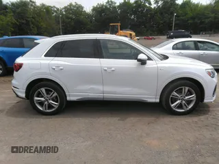 2022 Audi Q3 S line Premium Plus z VIN WA1EECF31N1045258, wystawiony jako IAAI lot #42299558 z przebiegiem 19 332 mil mil oraz . Historia ofert i sprzedaży dostępna na DreamBid. Obrazek 13.