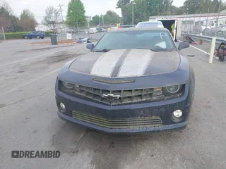 2011 Chevrolet Camaro 1LT z VIN 2G1FF1ED6B9161612, wystawiony jako IAAI lot #41945947 z przebiegiem 135 956 mil mil oraz . Historia ofert i sprzedaży dostępna na DreamBid. Obrazek 12.