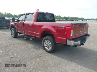 2019 Ford F-250 XL z VIN 1FT7W2B60KEC57384, wystawiony jako IAAI lot #42355105 z przebiegiem 99 354 mil mil oraz . Historia ofert i sprzedaży dostępna na DreamBid. Obrazek 3.