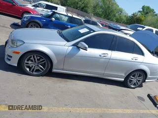 2013 Mercedes-Benz C 300 Sport с VIN WDDGF8AB2DR289465, выставлен на аукционе IAAI как лот 42211273 с пробегом 124 674 миль миль и . История ставок и продаж доступна на DreamBid. Изображение 14.
