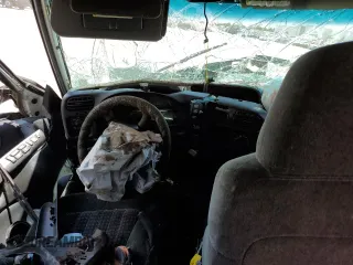 1999 Chevrolet Blazer Trailblazer z VIN 1GNDT13W6X2193629, wystawiony jako Copart lot #51184702 z przebiegiem Nie podano mil oraz Nie do naprawy • Non repairable. Historia ofert i sprzedaży dostępna na DreamBid. Obrazek 9.