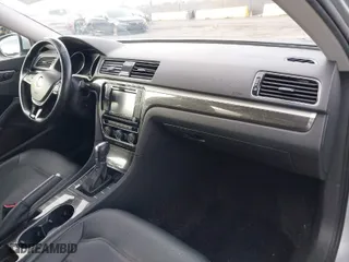 2018 Volkswagen Passat 2.0T SE with VIN 1VWBA7A32JC044389, listed as a IAAI auction lot 41200633 with 93,046 mi miles. Bid and sale history available at carsss.com. Image 5.