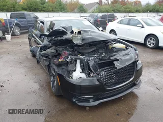 2021 Chrysler 300 S z VIN 2C3CCABG8MH606527, wystawiony jako IAAI lot #40665368 z przebiegiem 46 147 mil mil oraz . Historia ofert i sprzedaży dostępna na DreamBid. Obrazek 1.