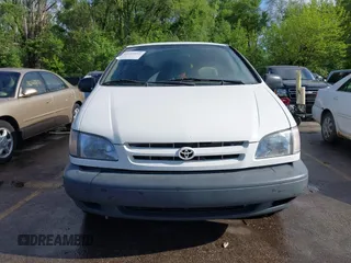 2000 Toyota Sienna LE with VIN 4T3ZF13C3YU222766, listed as a IAAI auction lot 42155052 with 270,978 mi miles. Bid and sale history available at carsss.com. Image 6.