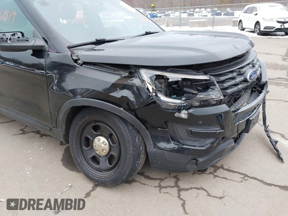 2017 Ford Police Interceptor Utility z VIN 1FM5K8AR6HGE15768, wystawiony jako IAAI lot #41561819 z przebiegiem 176 539 mil mil oraz . Historia ofert i sprzedaży dostępna na DreamBid. Obrazek 18.
