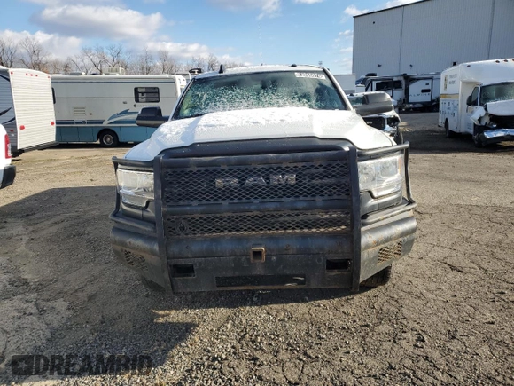 2019 Ram 2500 Tradesman with VIN 3C6UR5HJ0KG587582, listed as a Copart auction lot 83065074 with 114,984 mi miles and Clean title. Bid and sale history available at DreamBid. Image 5.