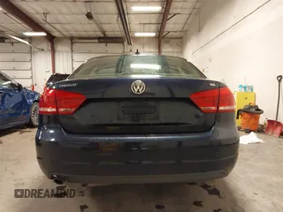 2013 Volkswagen Passat SE z VIN 1VWBP7A35DC095324, wystawiony jako IAAI lot #41970168 z przebiegiem 141 349 mil mil oraz . Historia ofert i sprzedaży dostępna na DreamBid. Obrazek 16.