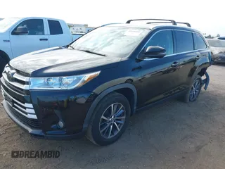 2019 Toyota Highlander SE with VIN 5TDKZRFH9KS332308, listed as a IAAI auction lot 42659392 with 68,333 mi miles and . Bid and sale history available at DreamBid. Image 17.