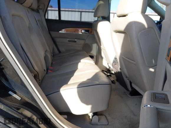 2011 Lincoln MKX with VIN 2LMDJ8JK2BBJ33518, listed as a IAAI auction lot 41827781 with 127,023 mi miles. Bid and sale history available at carsss.com. Image 8.