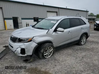 2014 Kia Sorento LX z VIN 5XYKTCA65EG488917, wystawiony jako Copart lot #57613445 z przebiegiem 180 621 mil mil oraz Szkoda całkowita • Salvage title. Historia ofert i sprzedaży dostępna na DreamBid. Obrazek 1.