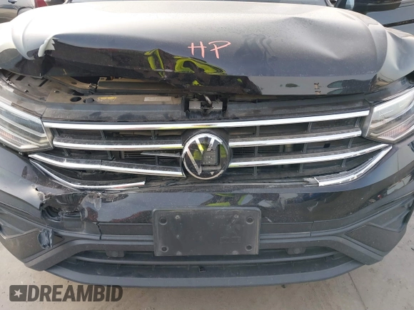 2023 Volkswagen Tiguan S z VIN 3VVRB7AX7PM036833, wystawiony jako IAAI lot #41827631 z przebiegiem 43 383 mil mil oraz . Historia ofert i sprzedaży dostępna na DreamBid. Obrazek 6.