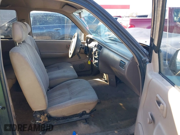 1996 Toyota T100 DX z VIN JT4TN12D4T0016257, wystawiony jako IAAI lot #40964830 z przebiegiem 121 817 mil mil oraz . Historia ofert i sprzedaży dostępna na DreamBid. Obrazek 5.