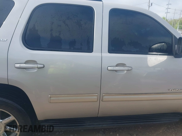 2009 GMC Yukon SLT w/4SB with VIN 1GKFC33029R273453, listed as a IAAI auction lot 41843277 with 194,684 mi miles. Bid and sale history available at carsss.com. Image 13.