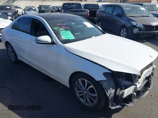 2017 Mercedes-Benz C 300 z VIN 55SWF4JB4HU204439, wystawiony jako IAAI lot #41710862 z przebiegiem 61 282 mil mil oraz . Historia ofert i sprzedaży dostępna na DreamBid. Obrazek 1.