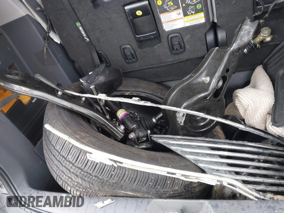 2024 Toyota Sienna XLE with VIN 5TDJSKFC8RS134633, listed as a IAAI auction lot 41498598 with 9,689 mi miles and . Bid and sale history available at DreamBid. Image 12.