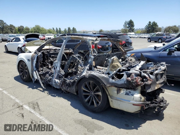 2017 Bentley Bentayga W12 z VIN SJAAC2ZV6HC015975, wystawiony jako Copart lot #58138354 z przebiegiem Nie podano mil oraz Nie do naprawy • Non repairable. Historia ofert i sprzedaży dostępna na DreamBid. Obrazek 2.
