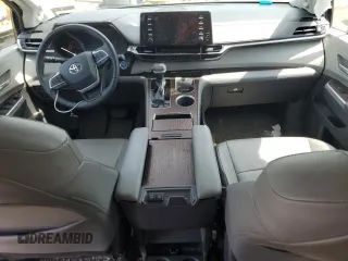 2021 Toyota Sienna XLE z VIN 5TDJRKEC3MS007973, wystawiony jako Copart lot #55492735 z przebiegiem 53 700 mil mil oraz Szkoda całkowita • Salvage title. Historia ofert i sprzedaży dostępna na DreamBid. Obrazek 8.